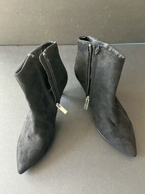 Qupid Black Pointed-Toe Suede Ankle Booties with Side Zippers